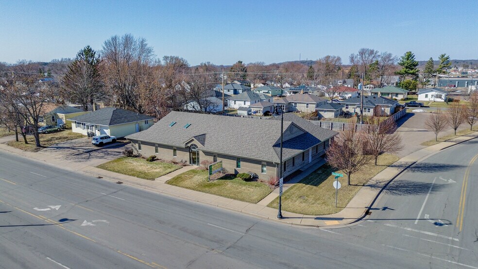 Primary Photo Of 2130 Brackett Ave, Eau Claire Medical For Lease