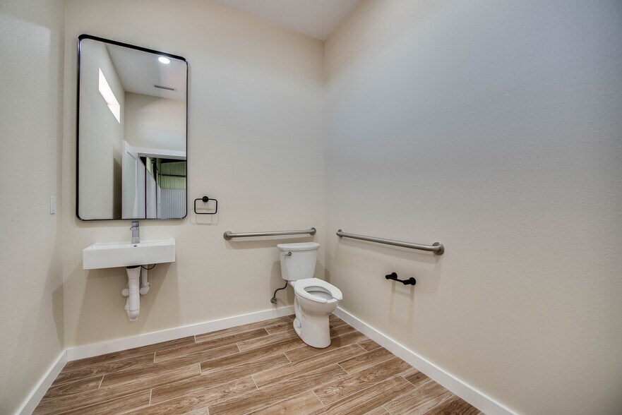 More Photos Of 1714 N FM 1788, Midland Warehouse For Lease