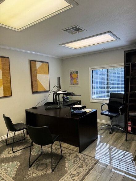 More Photos Of 810 E Charleston Blvd, Las Vegas Office For Sale