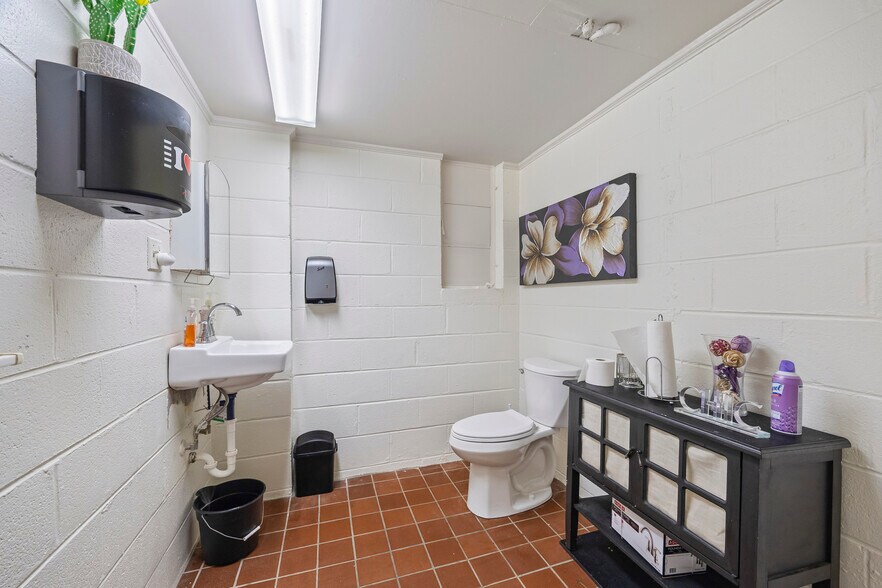 More Photos Of 405 Gaines School Rd, Athens Office Residential For Sale