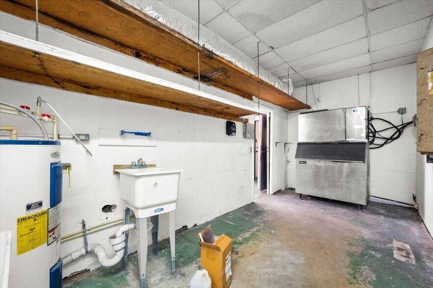 More Photos Of 20 E 9th St, Jacksonville Freestanding For Sale