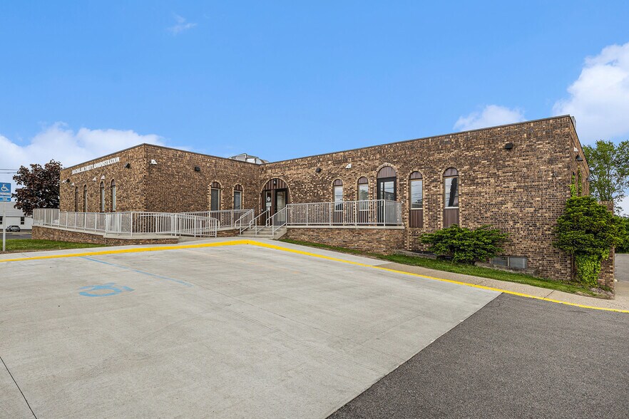 More Photos Of 1350 E M 21, Owosso Medical For Sale