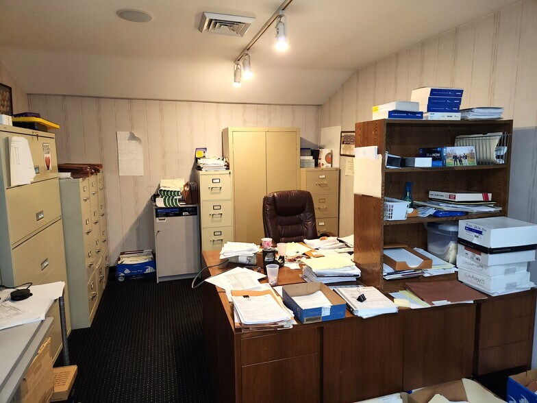 More Photos Of 87 S Main St, Newtown Office For Sale