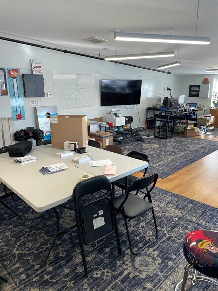 More Photos Of 586 Pleasant St, Watertown Flex For Sale