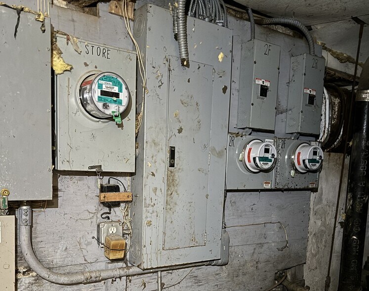 More Photos Of 13204 Jamaica Ave, Richmond Hill Storefront Retail Residential For Sale