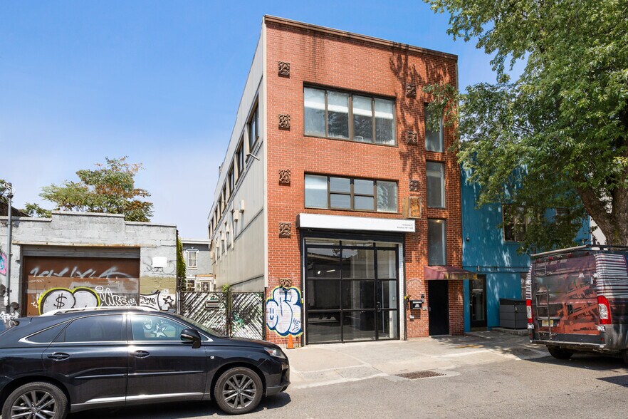 More Photos Of 15 Division Pl, Brooklyn Warehouse For Lease