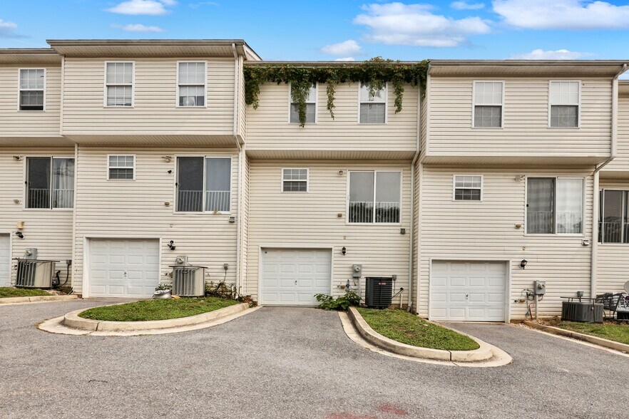 More Photos Of 437-445 Kenneth Sq, Baltimore Multifamily For Sale