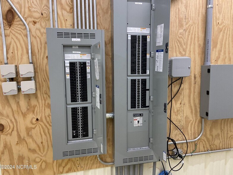 More Photos Of 100 Gardner Farm Ln, Currituck Storefront For Sale