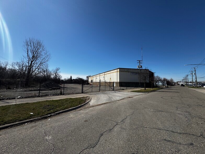 Primary Photo Of 7401-7447 Intervale St, Detroit Manufacturing For Sale