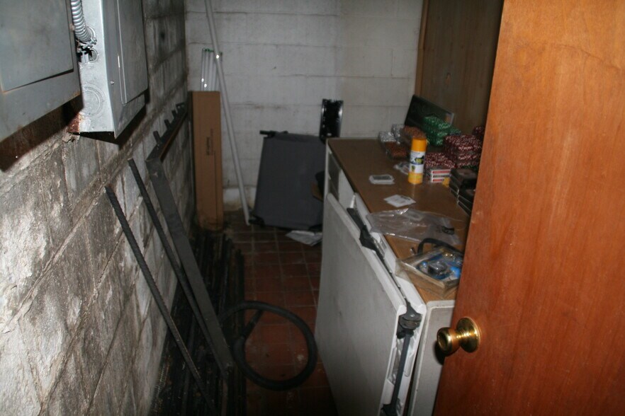 More Photos Of 1308 W Bluff St, Woodville Storefront Retail Office For Sale