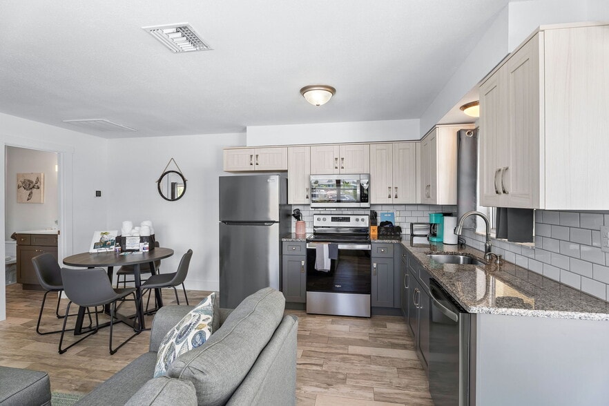 More Photos Of 2938 Sanibel Blvd, Saint James City Hotel For Sale