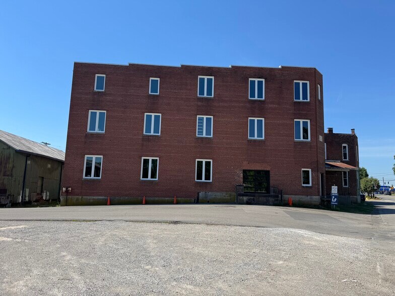 More Photos Of 123 Water St, Horse Cave Storefront Retail Residential For Sale