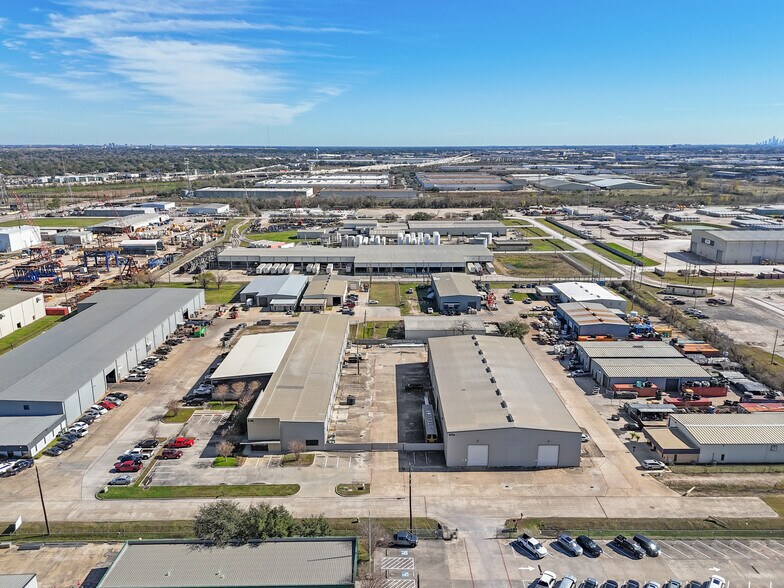 More Photos Of 6754-6758 Northwinds Dr, Houston Warehouse For Lease