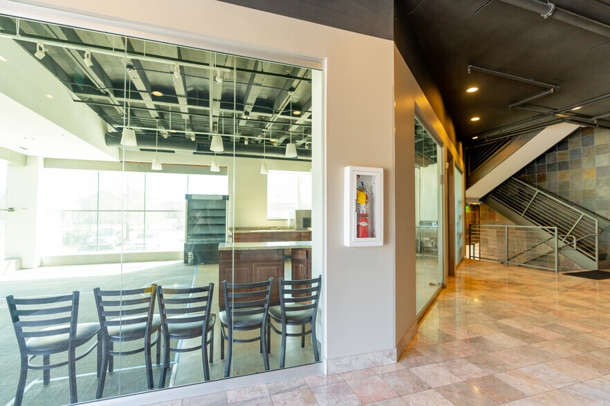 More Photos Of 1301 Riverfront Pkwy, Chattanooga Office For Lease