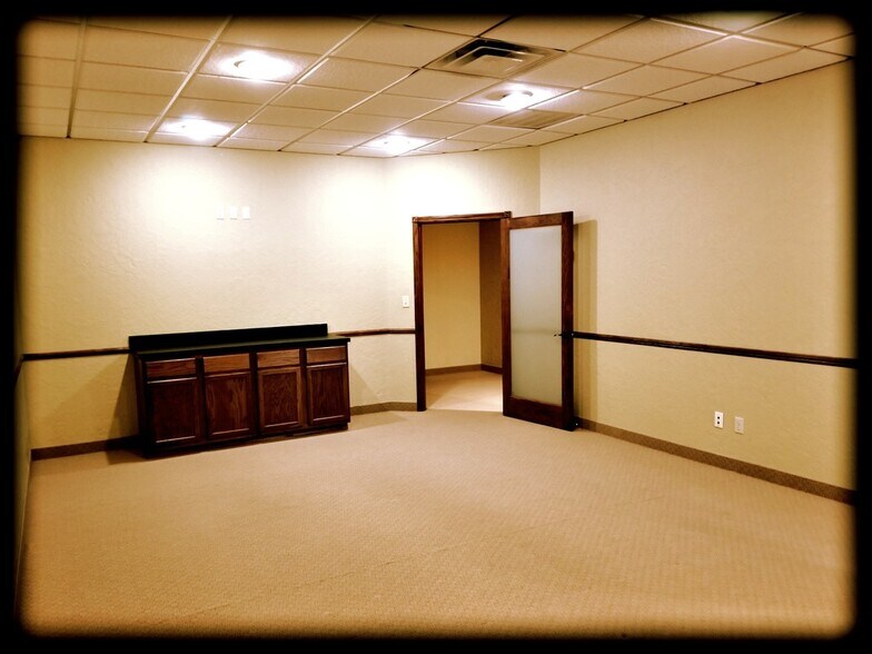 More Photos Of 6221-6227 W Gore Blvd, Lawton Office For Lease