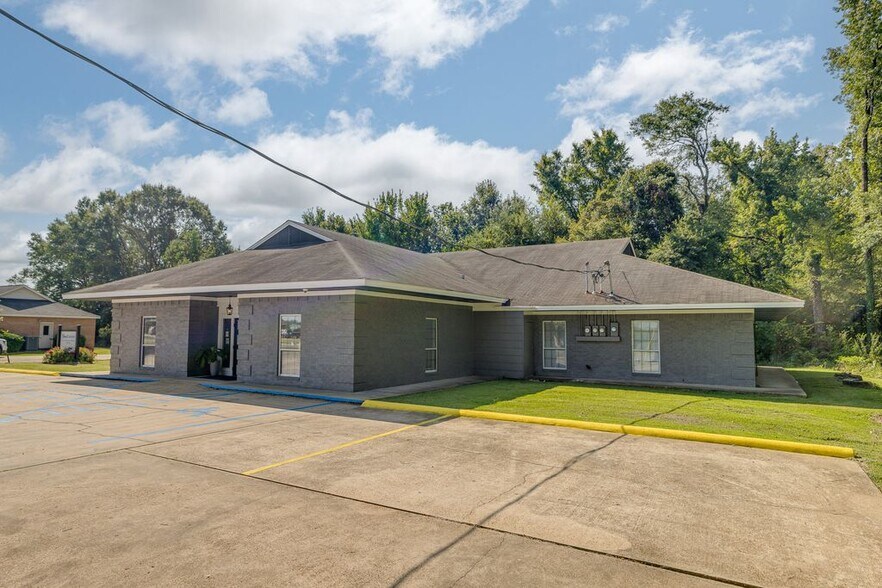 More Photos Of 161 Christian Dr, Rayville Medical For Sale