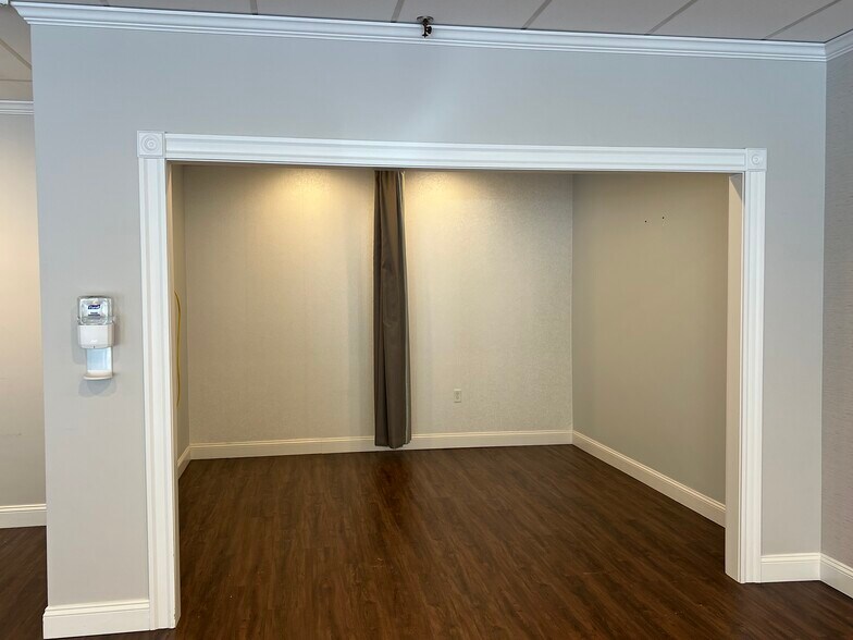 More Photos Of 730 Boston Post Rd, Sudbury Unknown For Lease