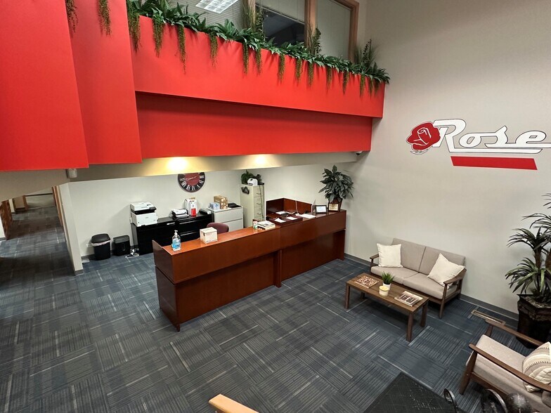 More Photos Of 7647 W 100th Pl, Bridgeview Warehouse For Sale