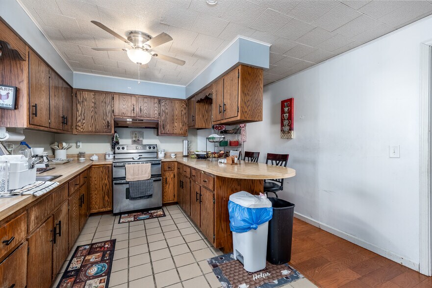 More Photos Of 415 N Sycamore St, Somonauk Apartments For Sale