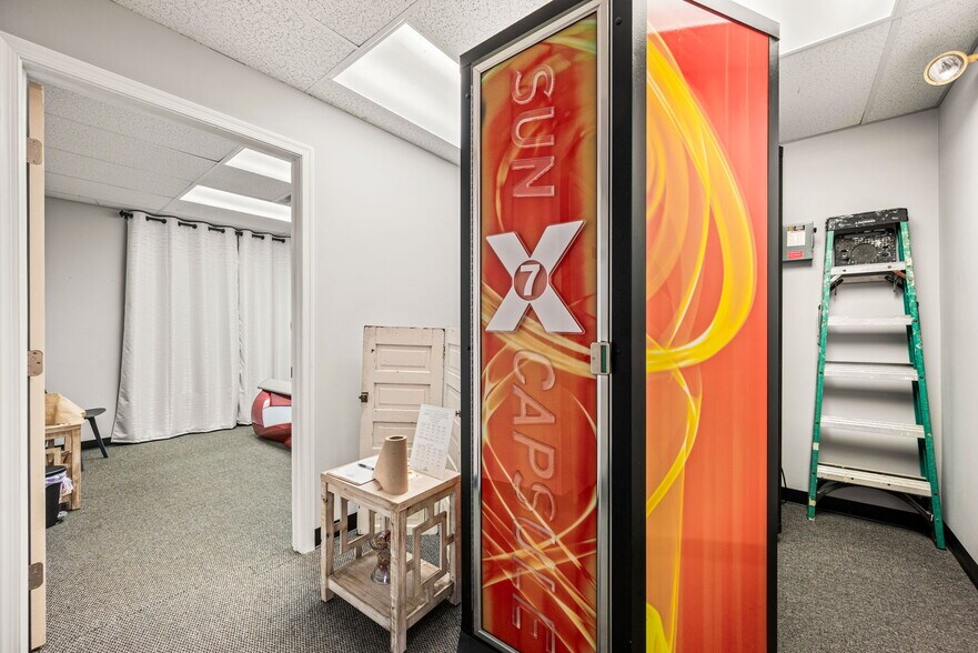More Photos Of 51 S Pine St, Elverson Office For Sale
