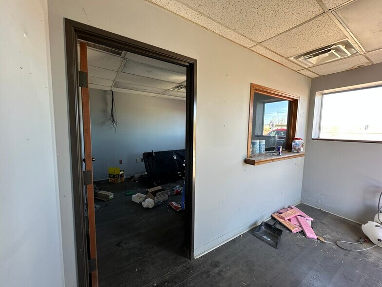 More Photos Of 611 Azalea Dr, Muskogee Warehouse For Sale
