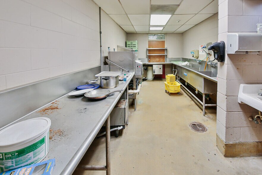 More Photos Of 805 Cleburne, West Helena Self Storage For Sale