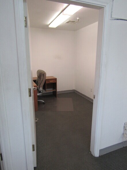 More Photos Of 209 E Brooks Ave, North Las Vegas Distribution For Lease