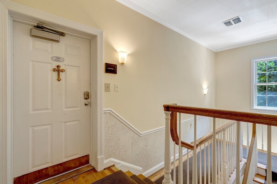 More Photos Of 10525 Braddock Rd, Fairfax Medical For Sale