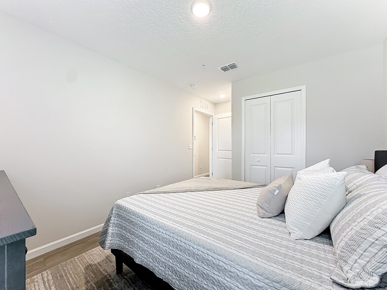 More Photos Of 6421 Breezy Oaks Way, Jacksonville Apartments For Sale