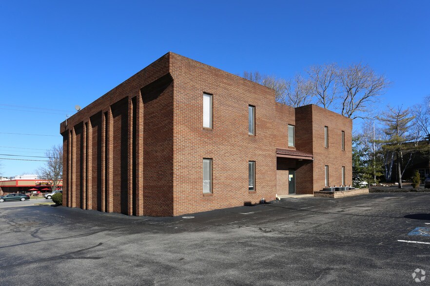 More Photos Of 3040 W Market St, Fairlawn Office For Sale