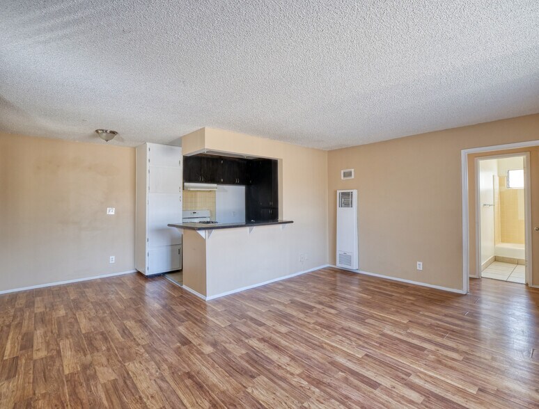 More Photos Of 8520 Sunland Blvd, Sun Valley Apartments For Sale