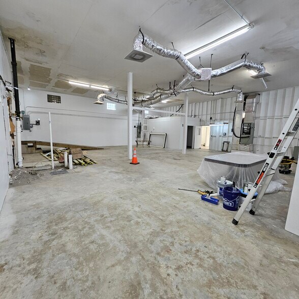 More Photos Of 2025 13th Ave, Vero Beach General Retail For Sale