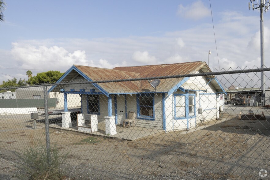 More Photos Of 909 Center St, Riverside Warehouse For Sale