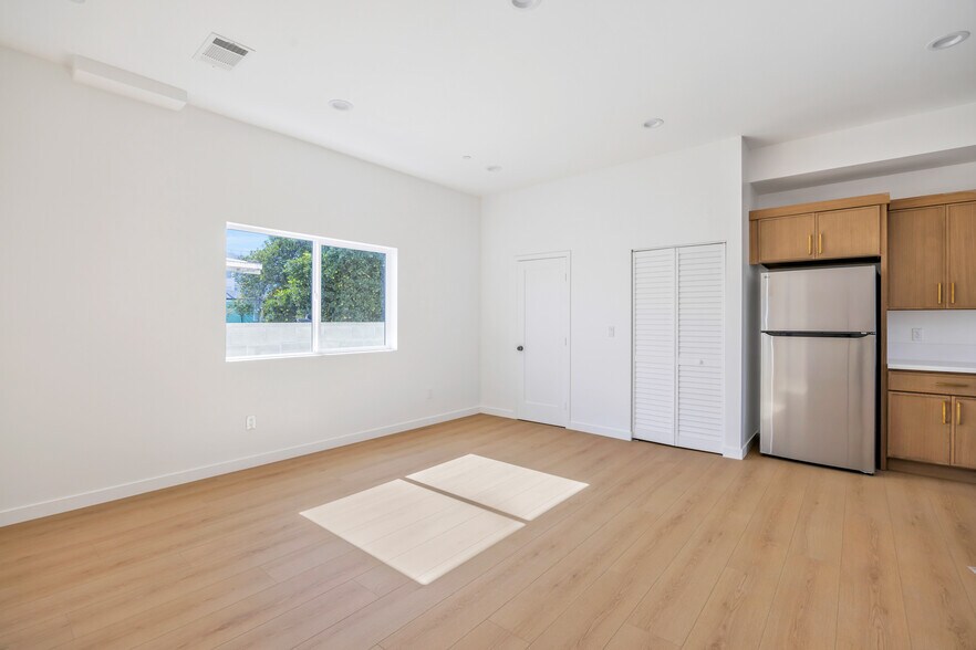 More Photos Of 10905 Dalerose Ave, Inglewood Multifamily For Sale