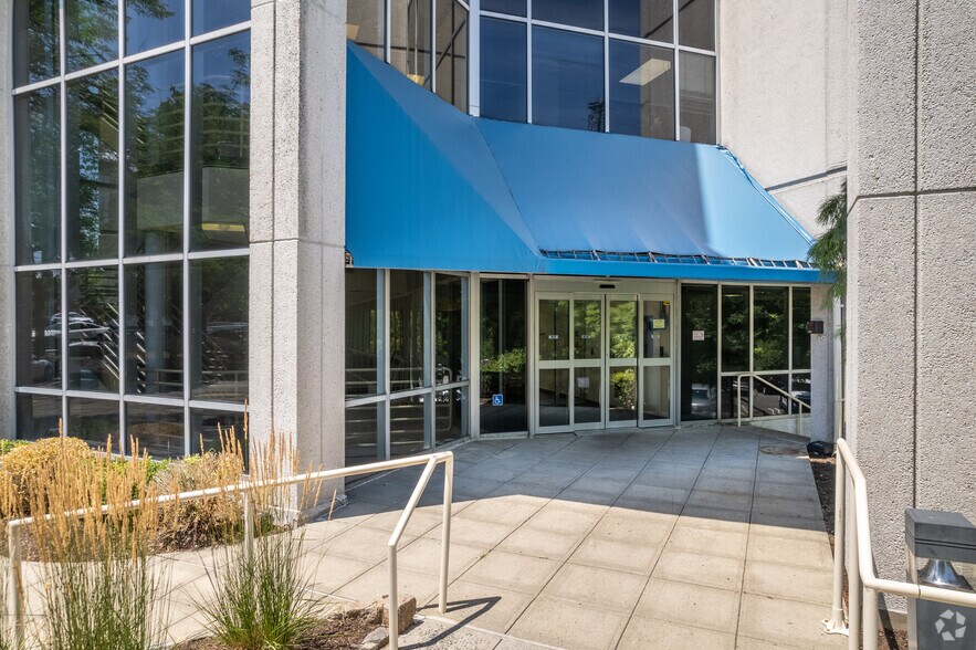 More Photos Of 2 Lincoln Hwy, Edison Medical For Lease