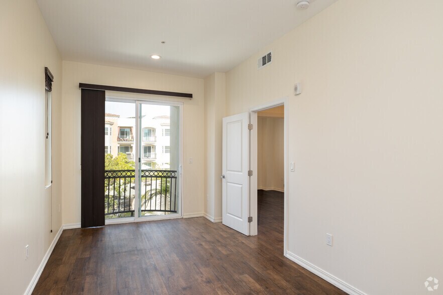 More Photos Of 14105 Chadron Ave, Hawthorne Apartments For Lease