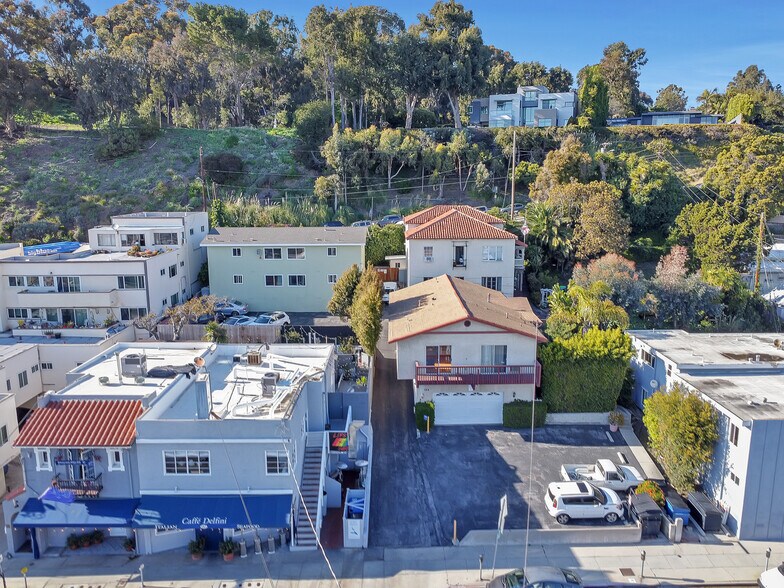 More Photos Of 153-157 W Channel Rd, Santa Monica Apartments For Sale