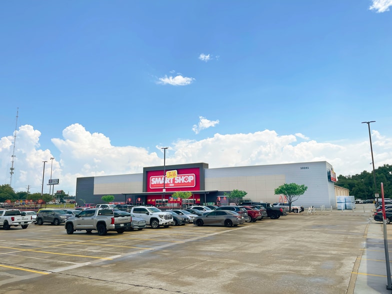 Primary Photo Of 10241 N I-45, Houston Unknown For Lease