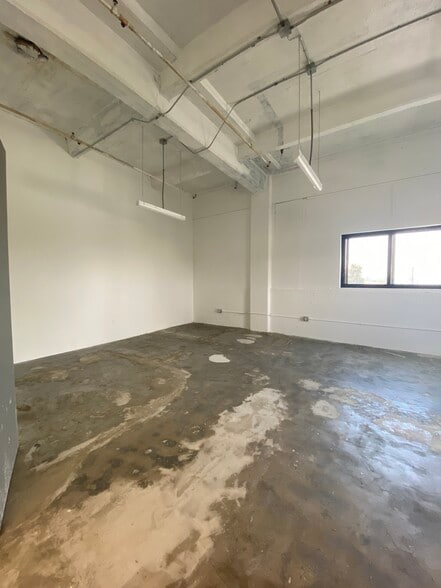 More Photos Of 901 E 31st St, Los Angeles Manufacturing For Lease