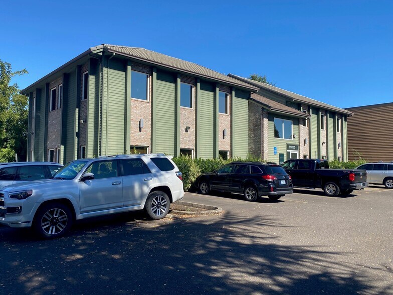 More Photos Of 14000-14020 SE Johnson Rd, Oak Grove Office For Lease