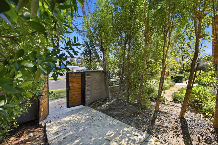 More Photos Of 5237 Topanga Canyon Blvd, Woodland Hills Multifamily For Sale