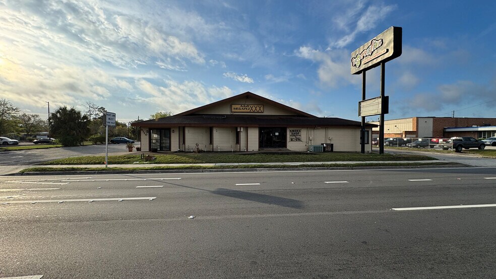 Primary Photo Of 5110 University Blvd W, Jacksonville General Retail For Lease