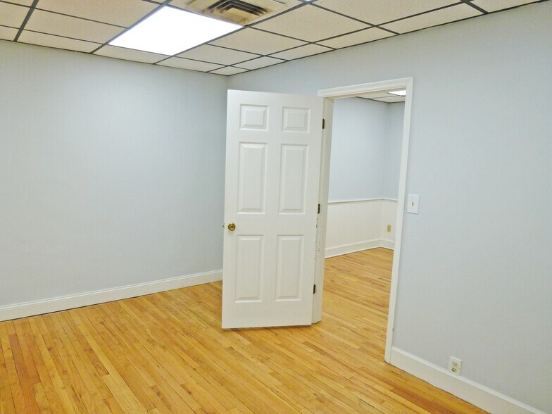 More Photos Of 117 Cheapside, Lexington Office For Lease