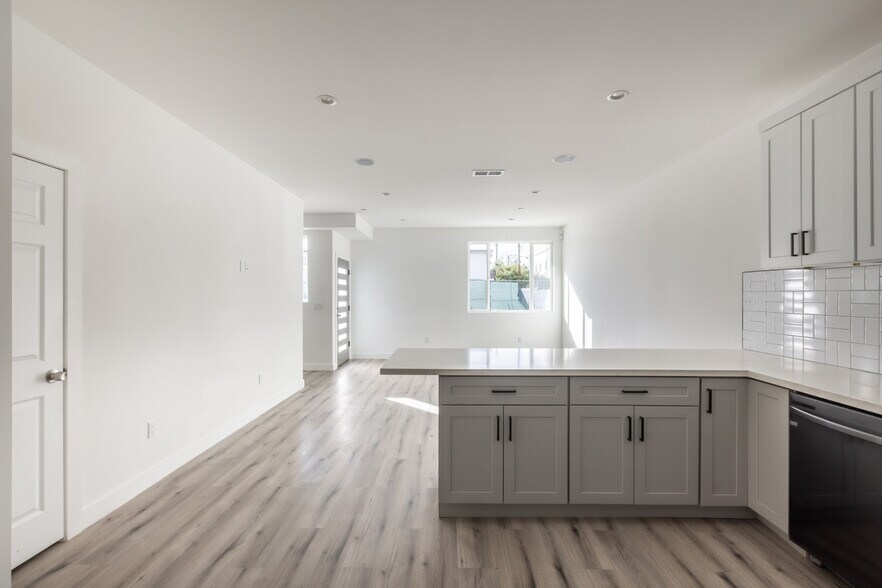 More Photos Of 10857 Morrison St, North Hollywood Apartments For Sale