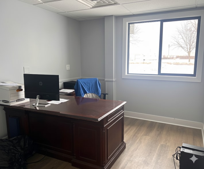 More Photos Of 1001 Geneva St, Shorewood Warehouse For Lease