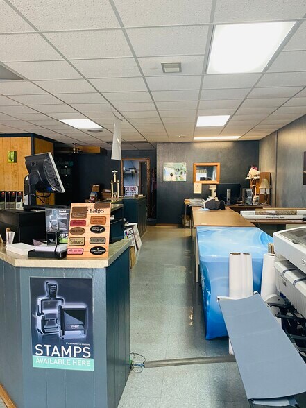 More Photos Of 721 Highway 5 N, Mountain Home Storefront For Sale