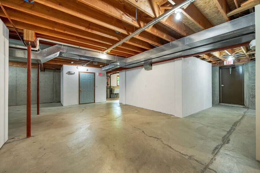 More Photos Of 2770 Manitowoc Rd, Green Bay Office For Sale