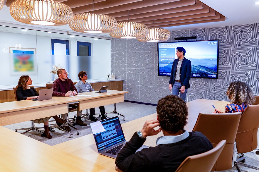 More Photos Of 1750 Tysons Blvd, McLean Coworking Space