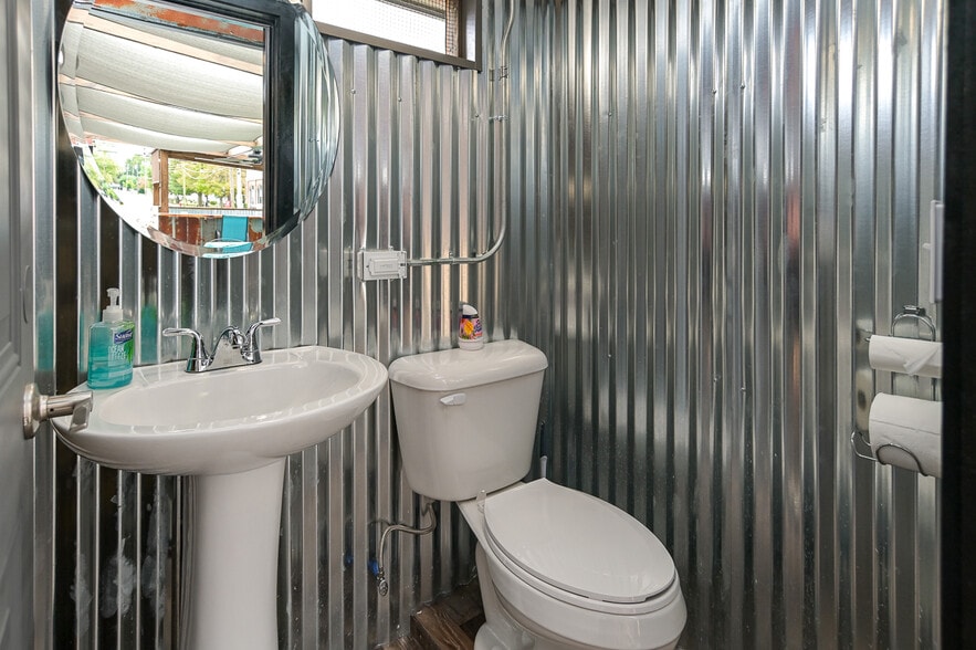 More Photos Of 106 Northside Sq, Petersburg Restaurant For Sale