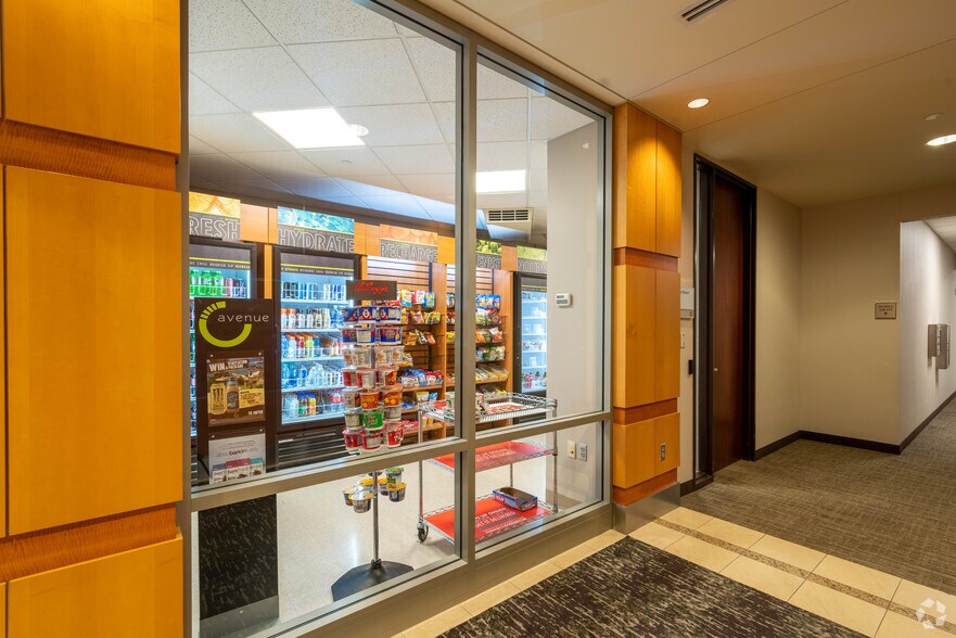 More Photos Of 2 Carlson Pky, Plymouth Office For Lease